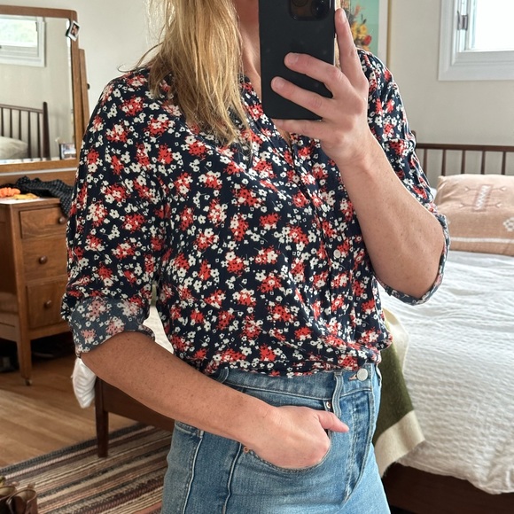 Floral printed button up top. - Picture 2 of 8